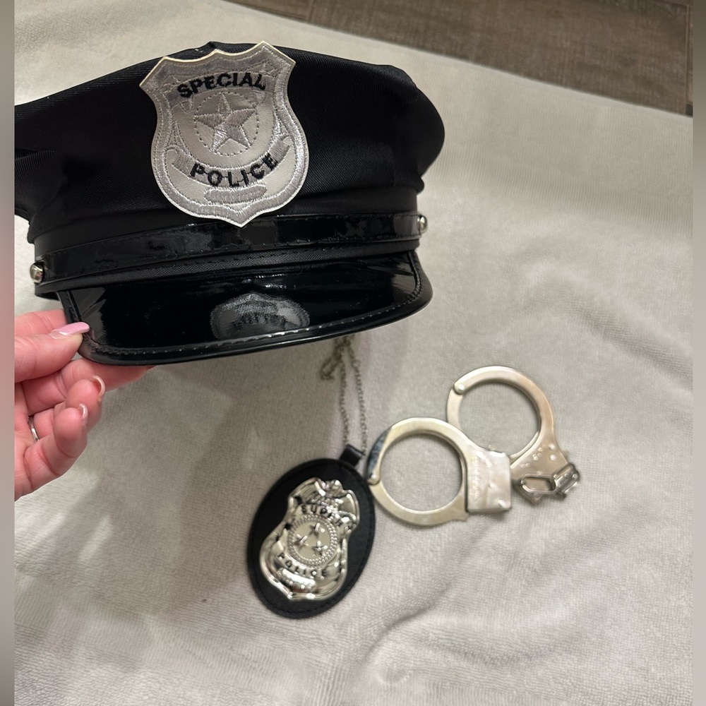 Officer costume hat, cuffs, badge